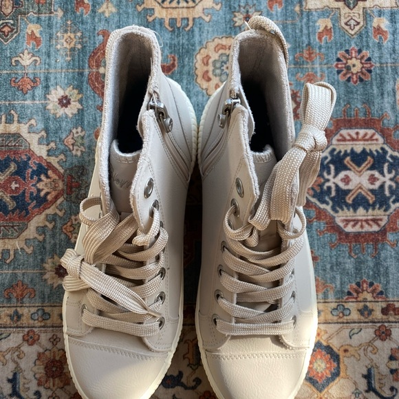 NWOT High-Top Lace-Up Boots - Picture 3 of 6